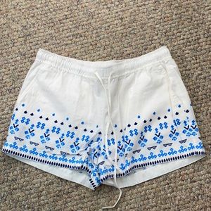 Vineyard Vines White Shorts